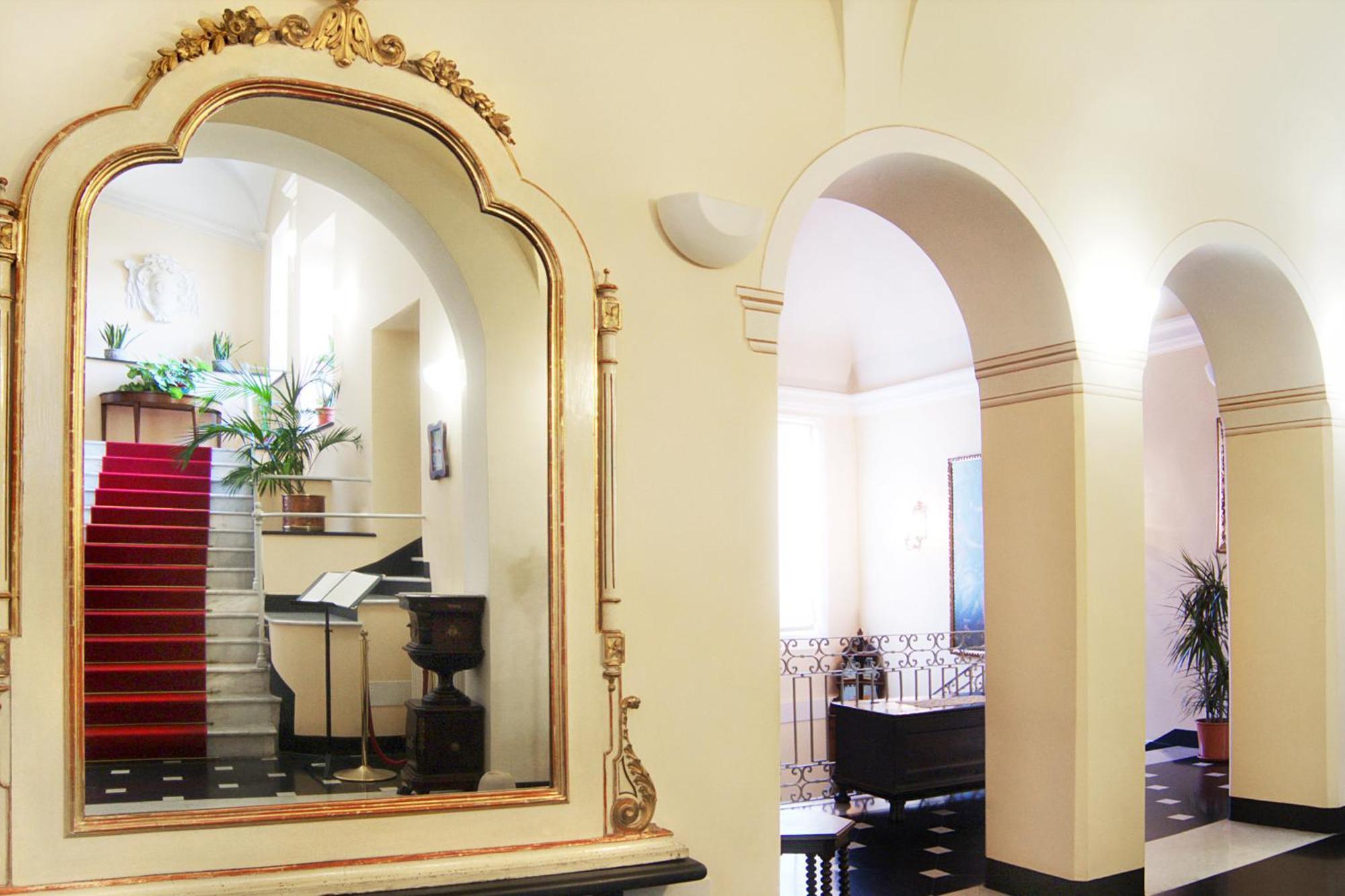 Palazzo Vescovile Hotel 놀리 외부 사진