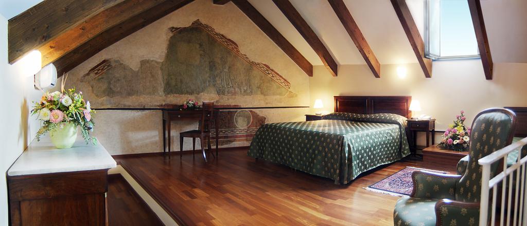 Palazzo Vescovile Hotel 놀리 객실 사진