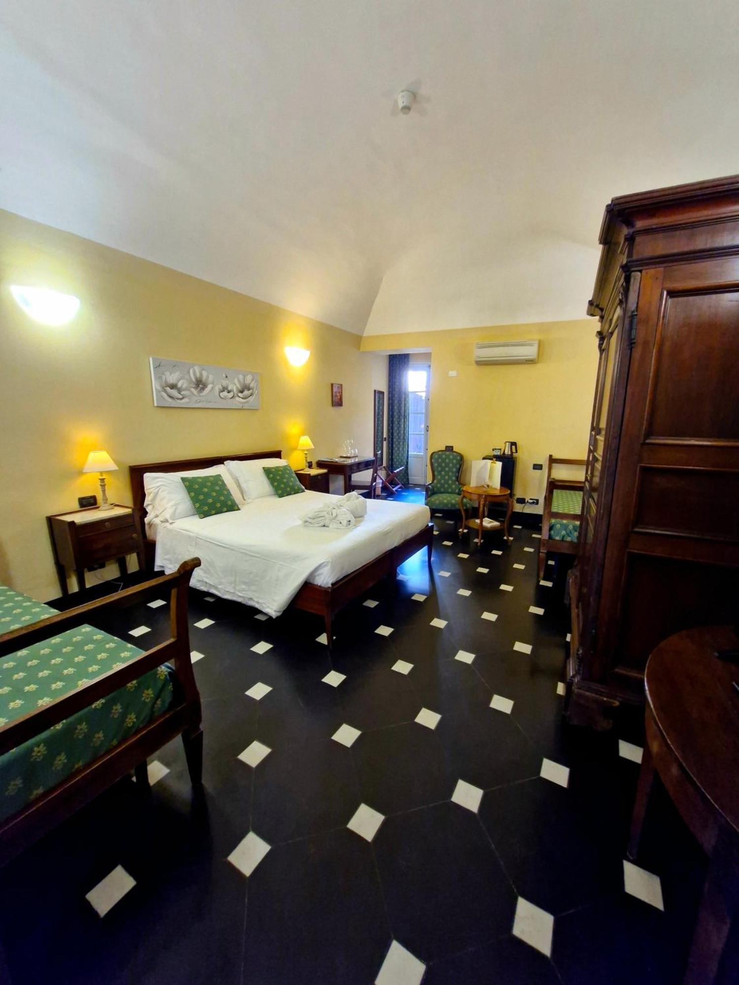 Palazzo Vescovile Hotel 놀리 외부 사진